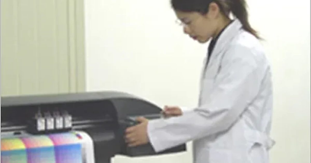 노즐 막힘을 줄이는 잉크 관리 — 균일한 잉크, 빛과 증발 차단, 노즐 세정액